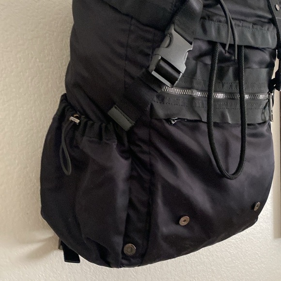 LULULEMON Travelling Yogini Rucksack Large Black Backpack main image 7